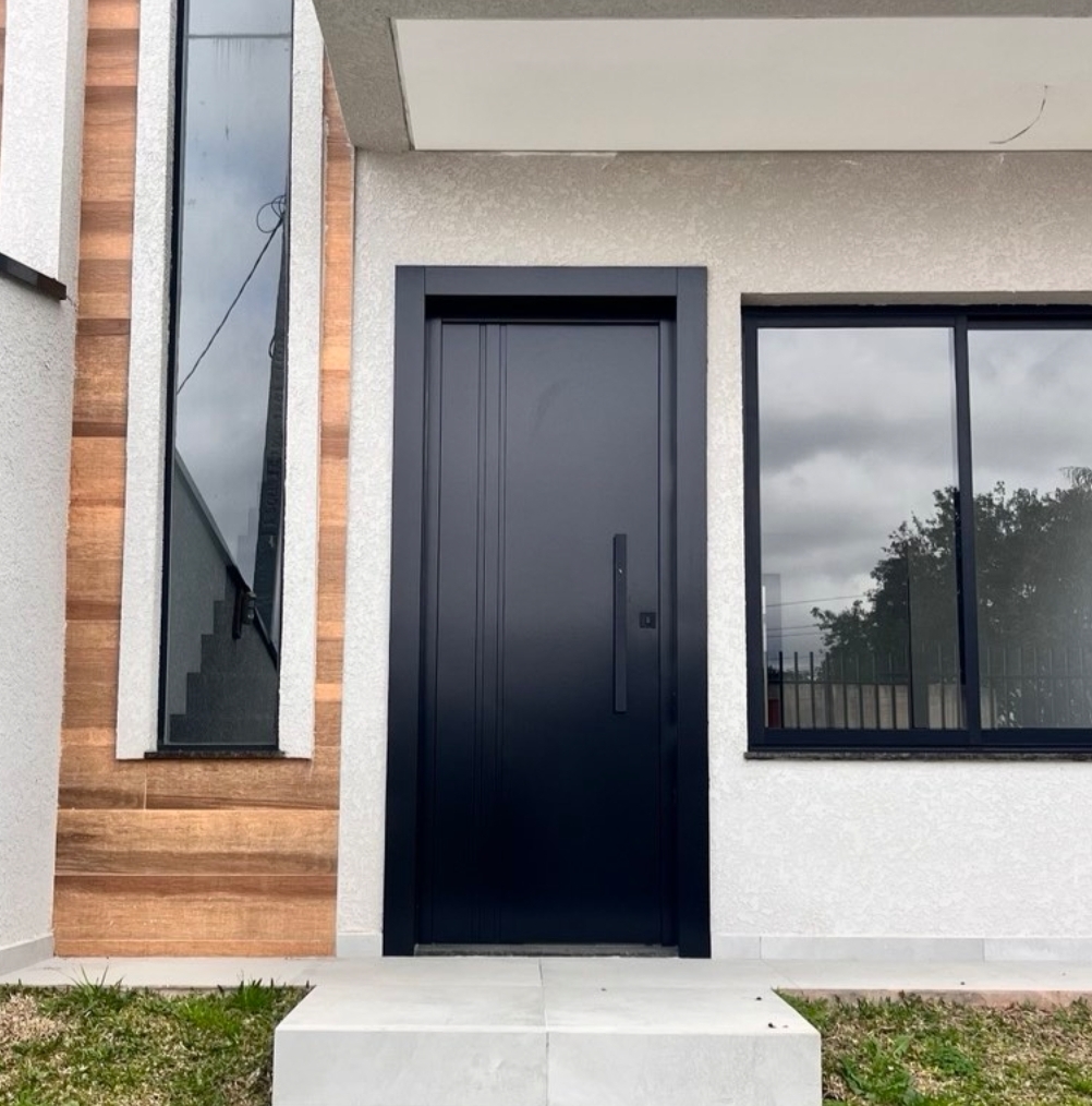 Fachada moderna em ACM (Aluminum Composite Material) — BR Portas Curitiba